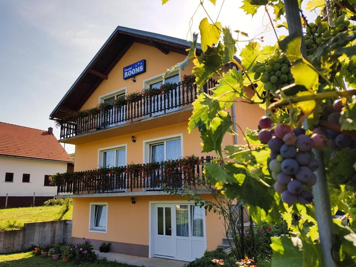 Guest House Toic Korenica Exterior photo